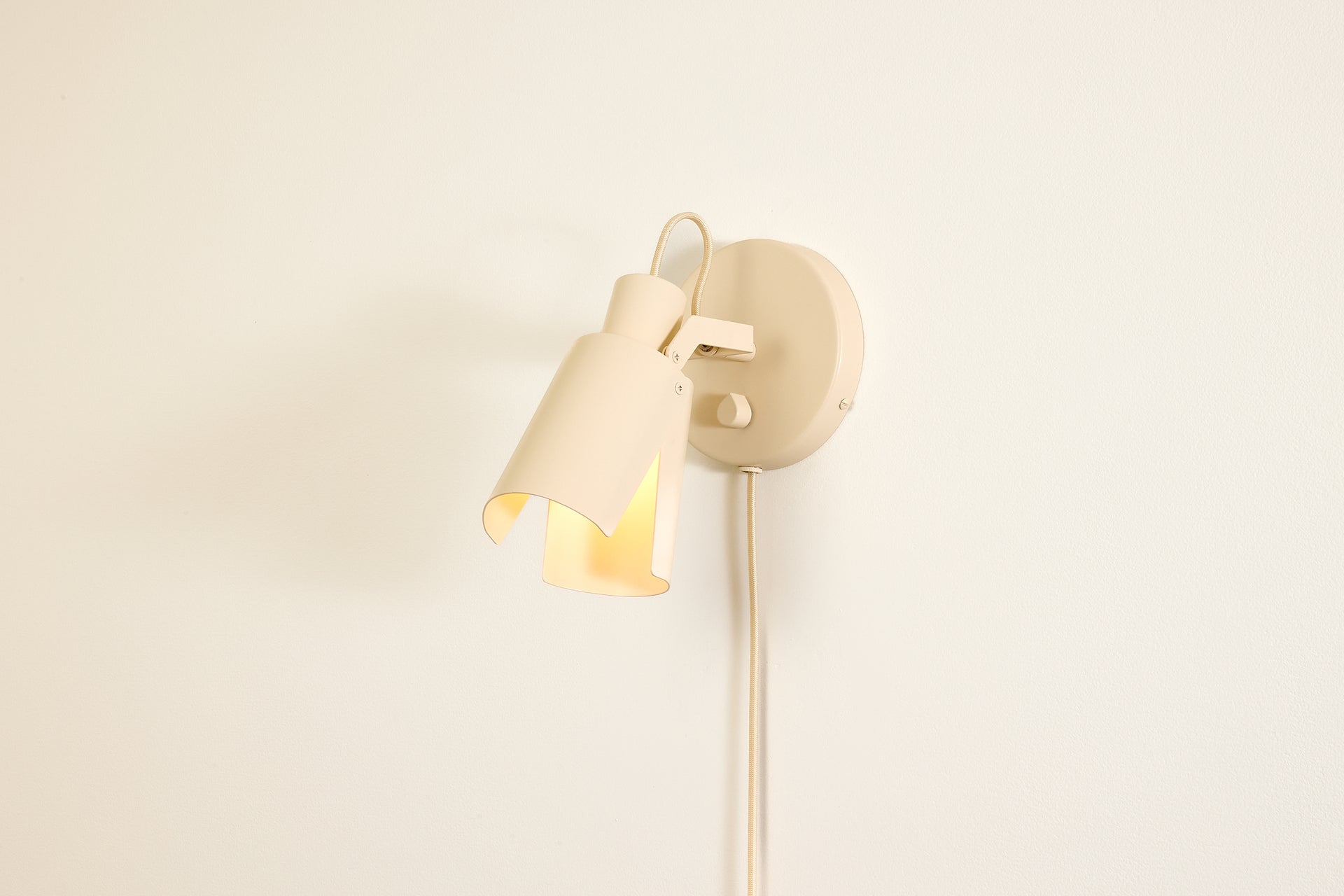 Peek Sconce Switch Plug-In - Circle,Canvas