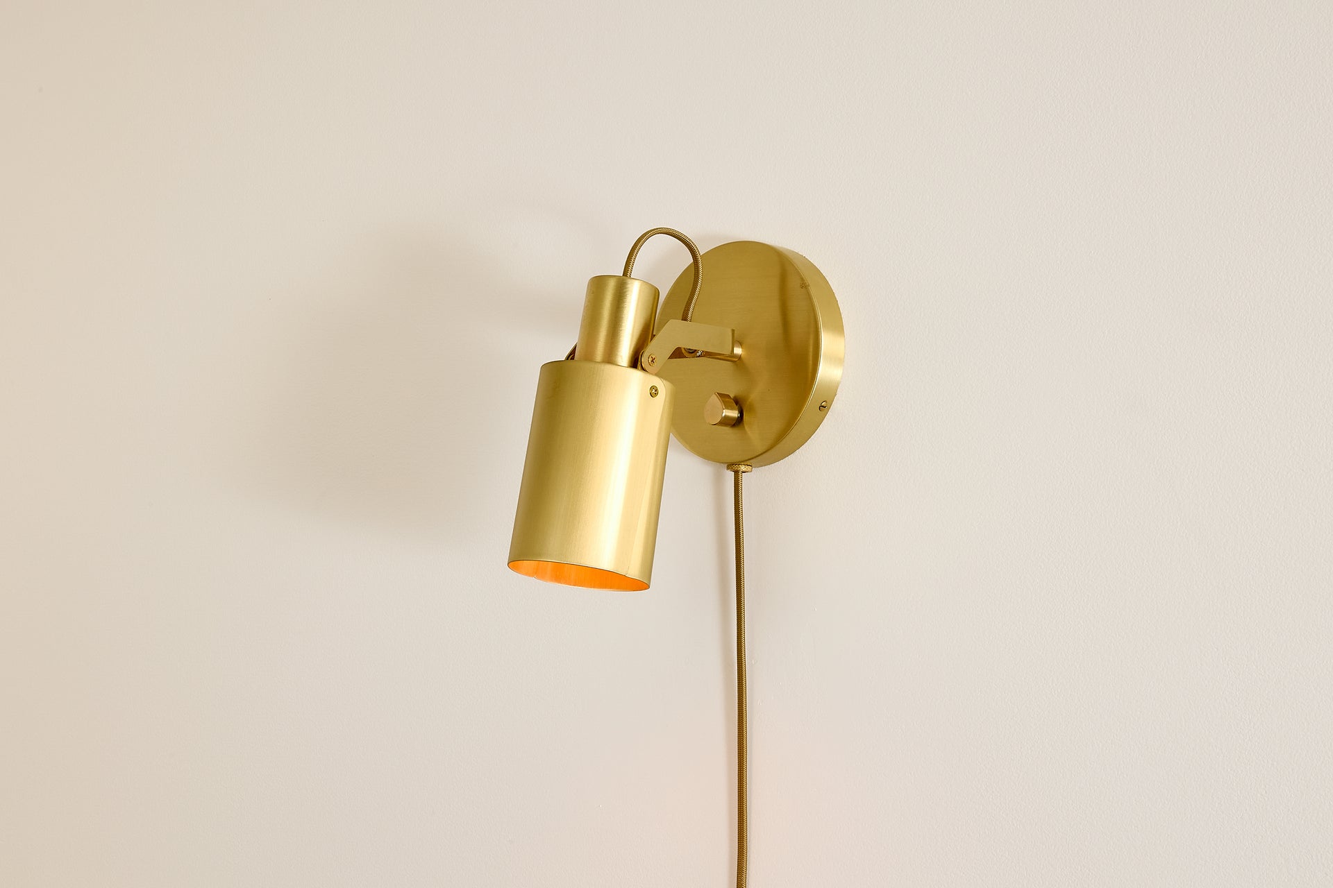 Peek Sconce Switch Plug-In - Circle,Waxed Brass