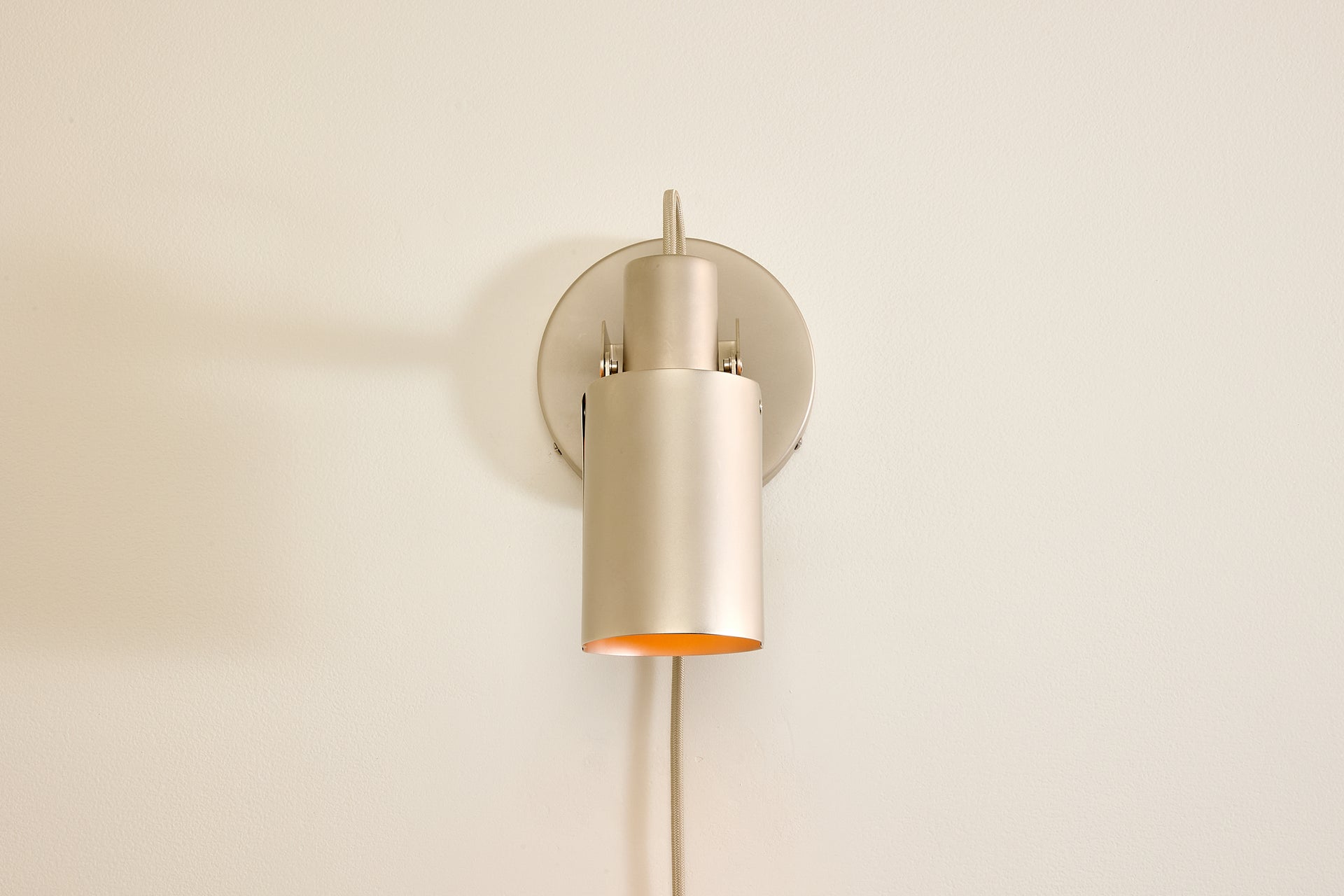 Peek Sconce Switch Plug-In - Circle,Matte Nickel