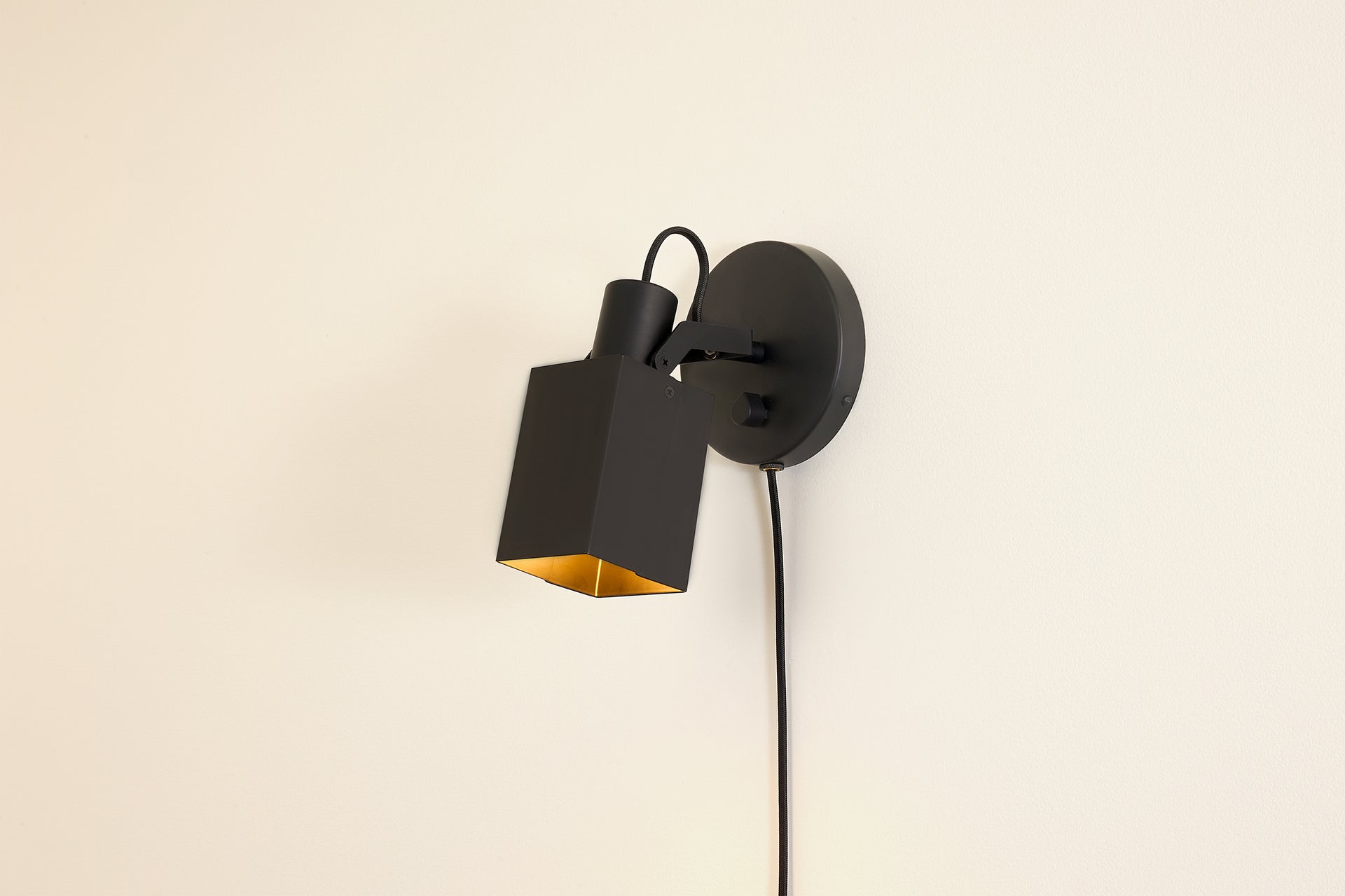 Peek Sconce Switch Plug-In - Square,Black