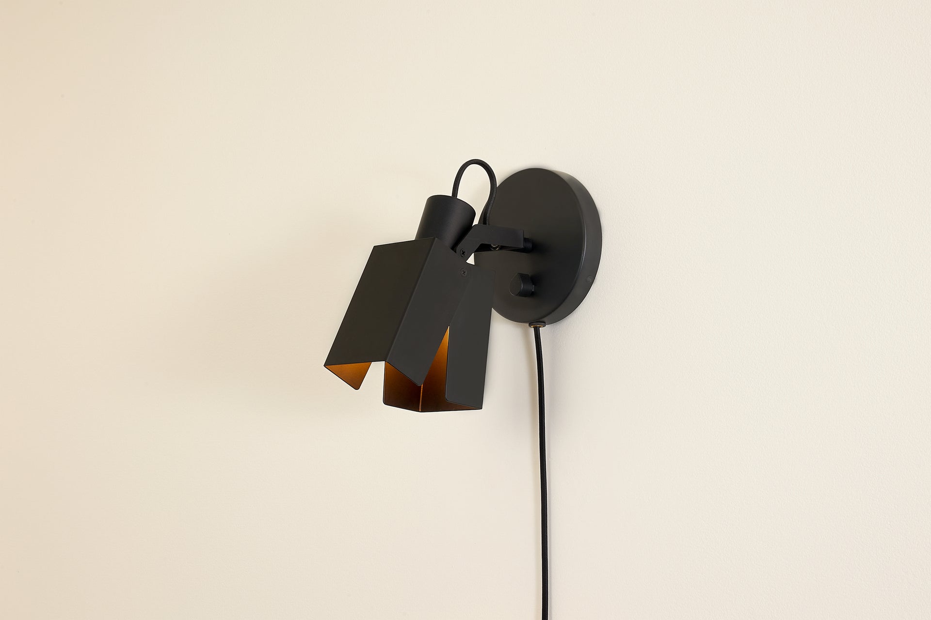 Peek Sconce Switch Plug-In - Square,Black