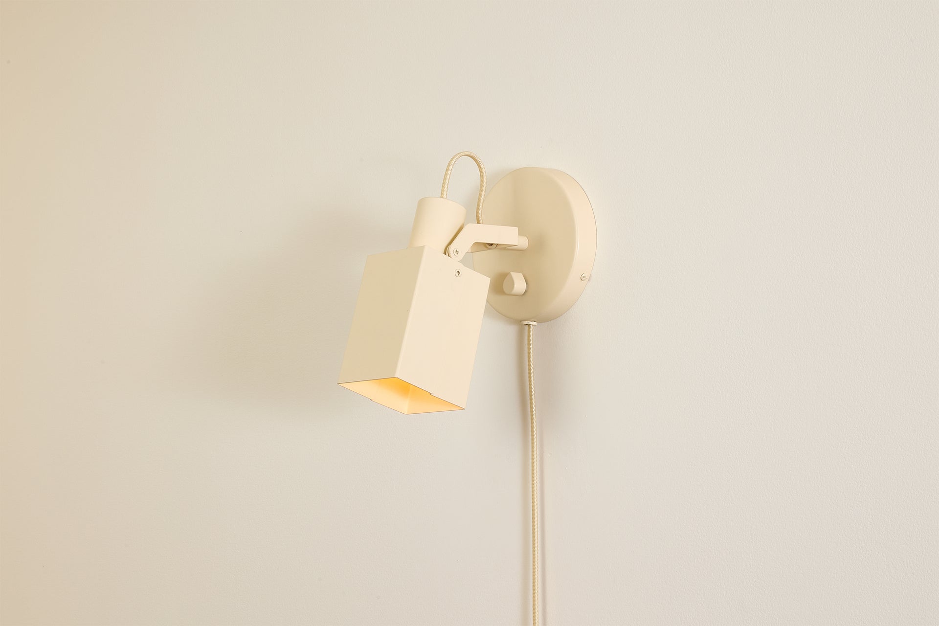 Peek Sconce Switch Plug-In - Square,Canvas