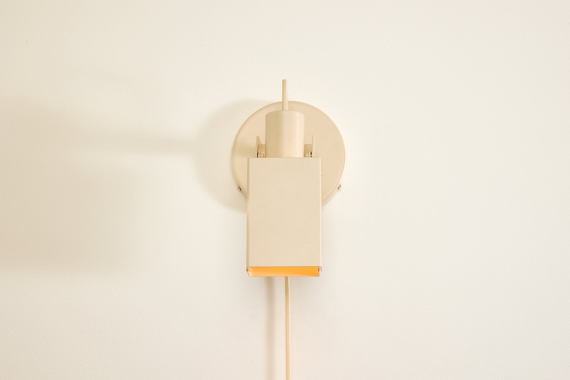 Peek Sconce Switch Plug-In - Square,Canvas