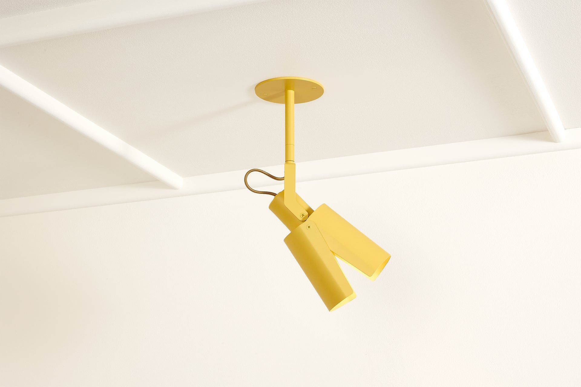Peek Spot Circle - Beeswax,3" Rigid Tube