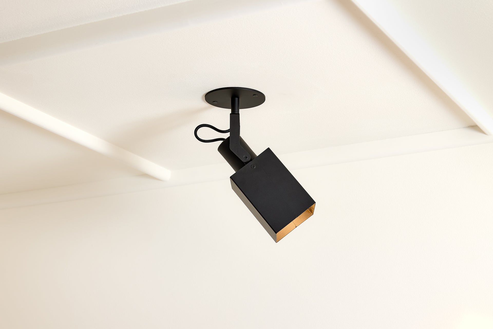 Peek Spot Square - Black,No Drop