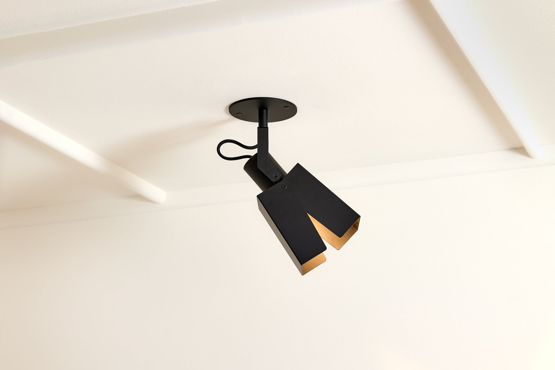 Peek Spot Square - Black,No Drop