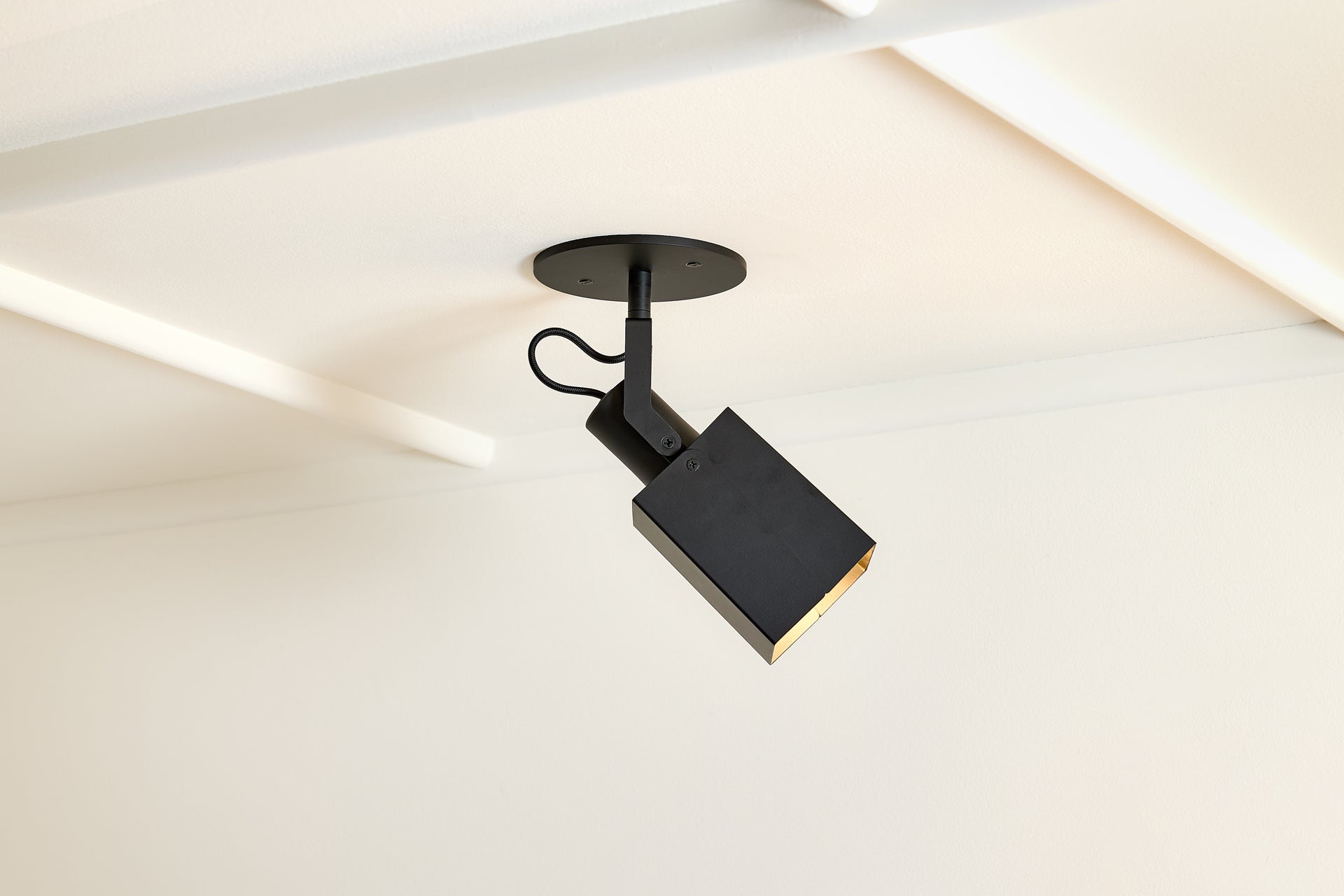 Peek Spot Square - Black,No Drop