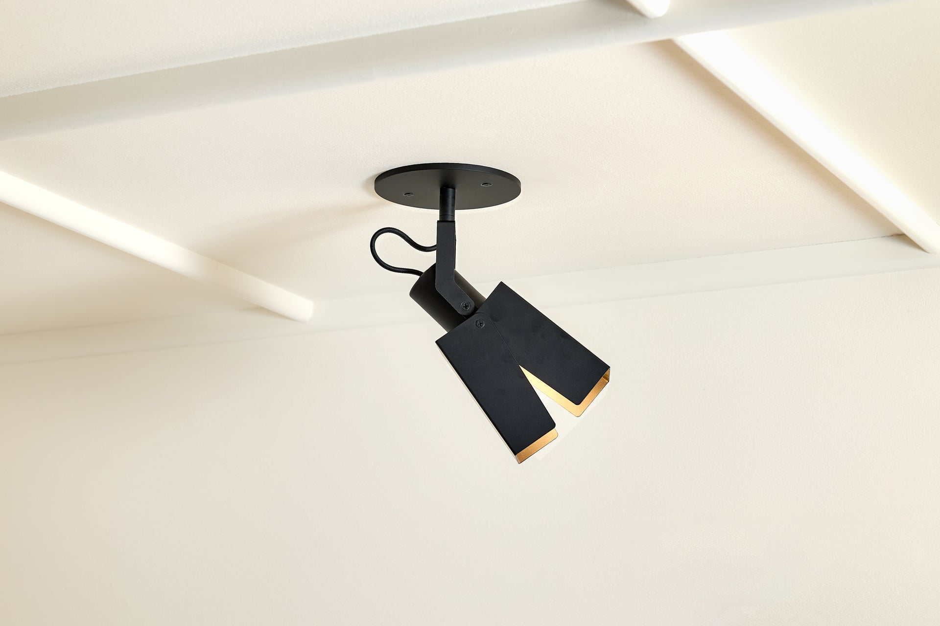 Peek Spot Square - Black,No Drop