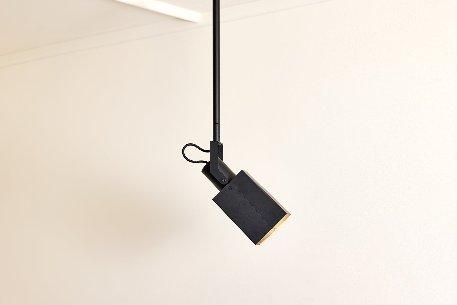 Peek Spot Square - Black,24" Rigid Tube