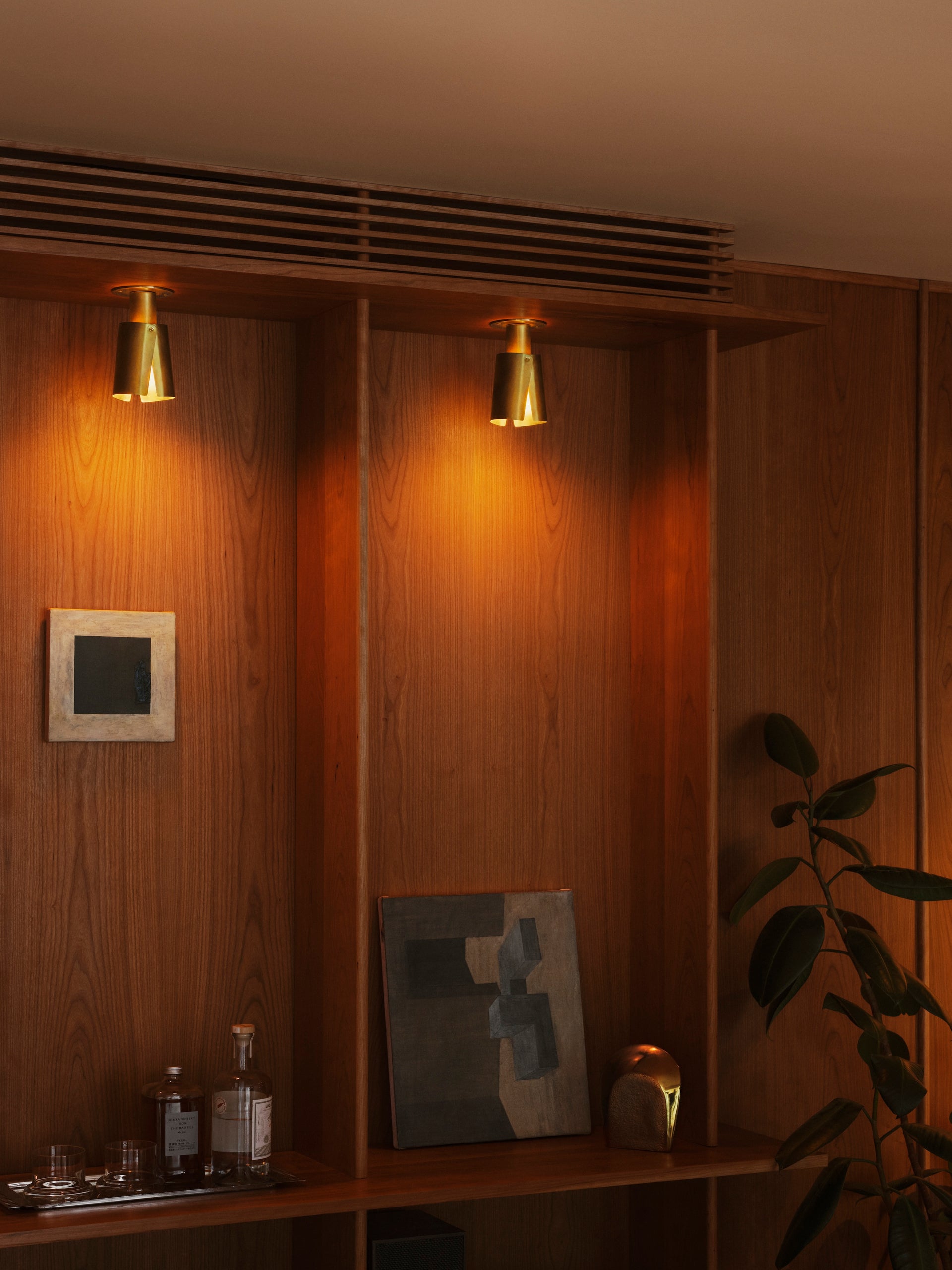 Peek Can Wide Vertical Lifestyle